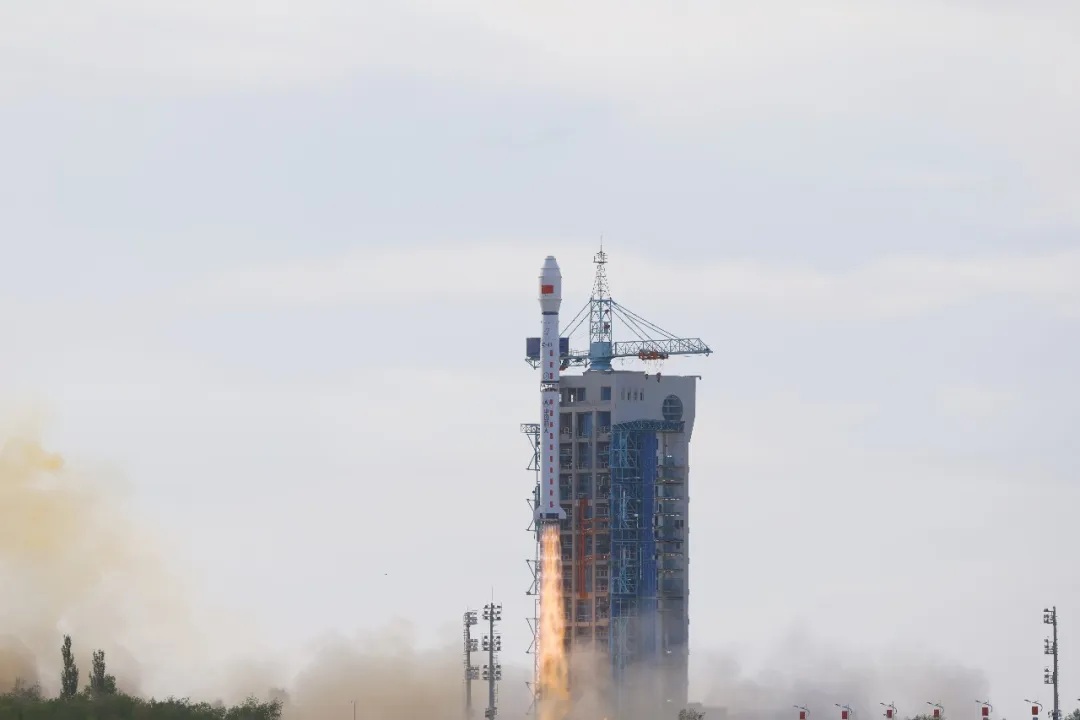 长寿命星载滑环卫星发射升空